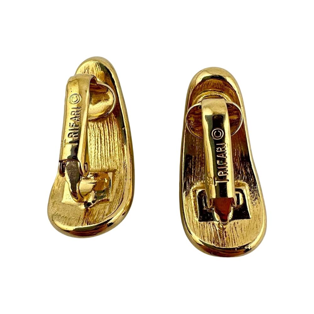 Vintage Crown Trifari Black Enamel Minimalist Gold Tone Clip On 1” Earrings - Picture 3 of 3